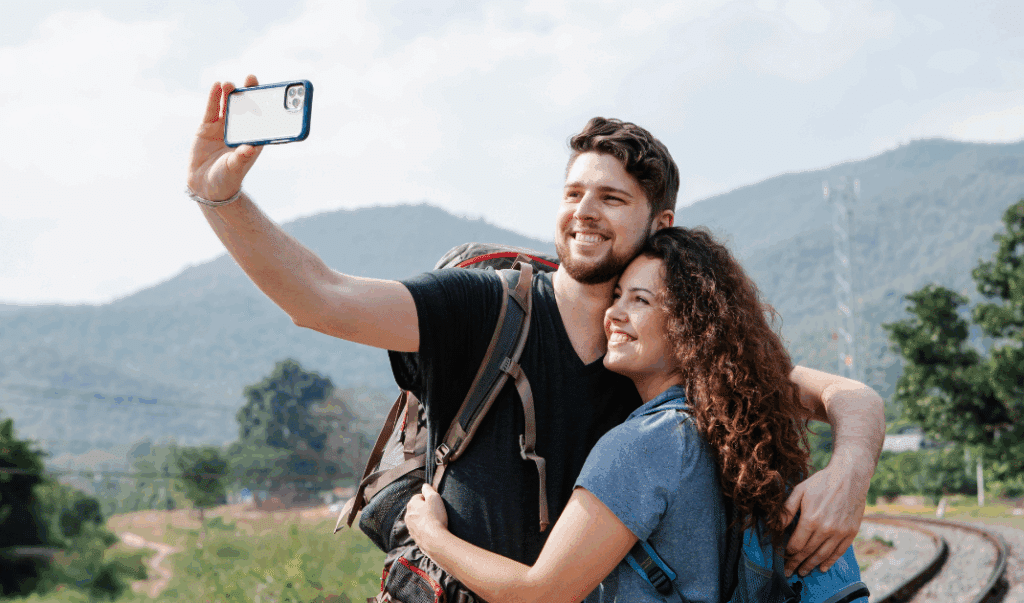 A picture showing a happy couple demonstrating how walking can strengthen relationships. 
