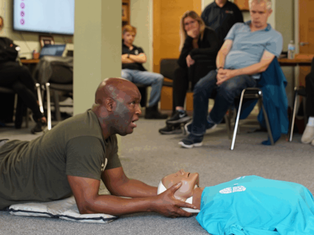 Image of a trained first aider explaining if you can give first aid if not trained.